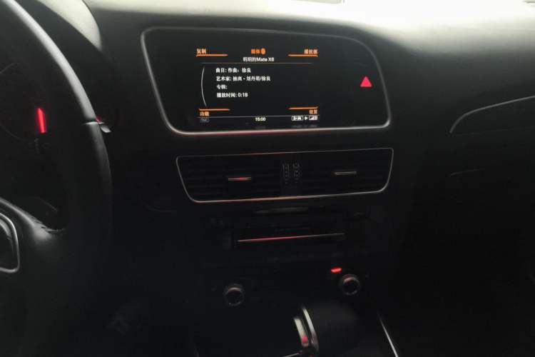 Used Audi Q5 2017 40 TFSI Comfort Model Audio And AC Panel