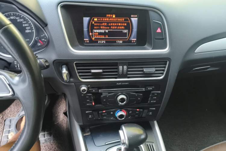 Used Audi Q5 2017 Plus 40 TFSI Ambition Model Audio And AC Panel
