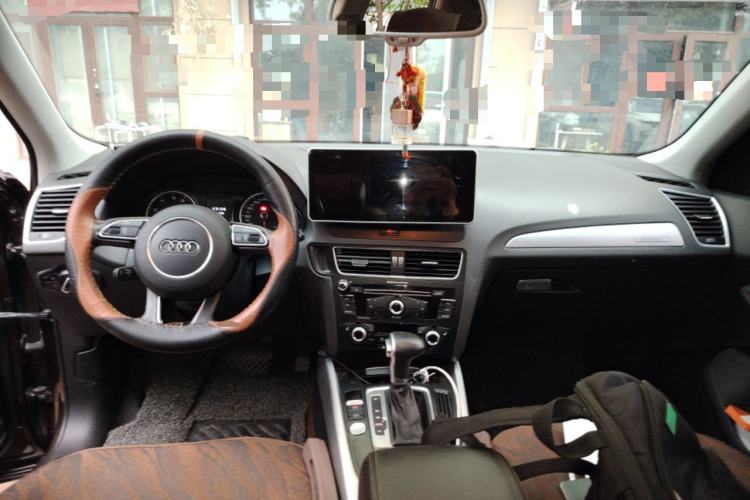 Used Audi Q5 2017 Plus 40 TFSI Technology Model Center Console