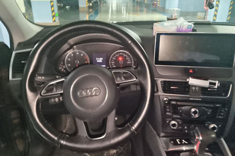 Used Audi Q5 2017 40 TFSI Technology Edition Center Console