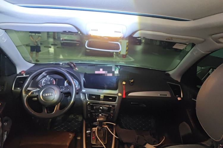 Used Audi Q5 2017 40 TFSI Ambition Edition Center Console