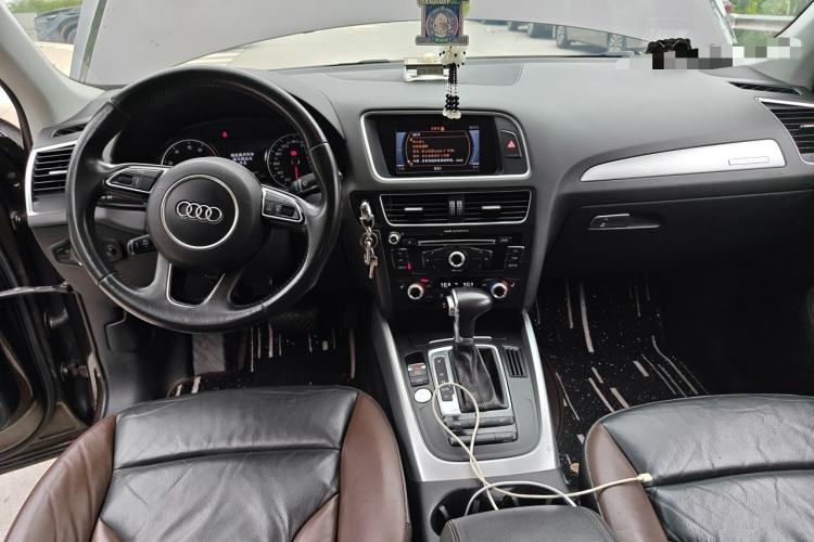 Used Audi Q5 2017 Plus 40 TFSI Technology Model Center Console