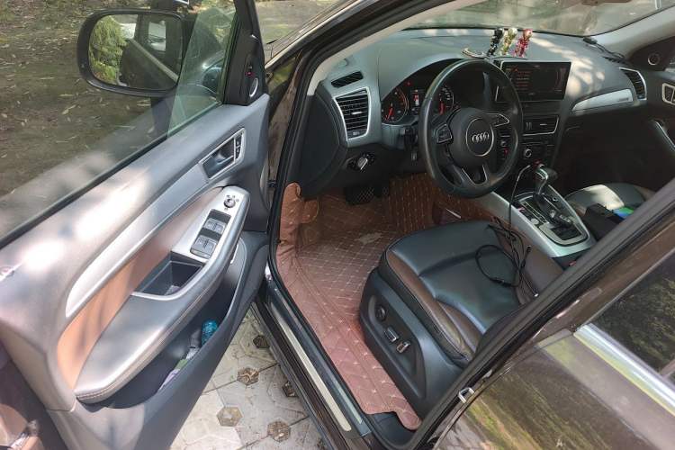 Used Audi Q5 2017 Plus 40 TFSI Technology Model Driver Seat