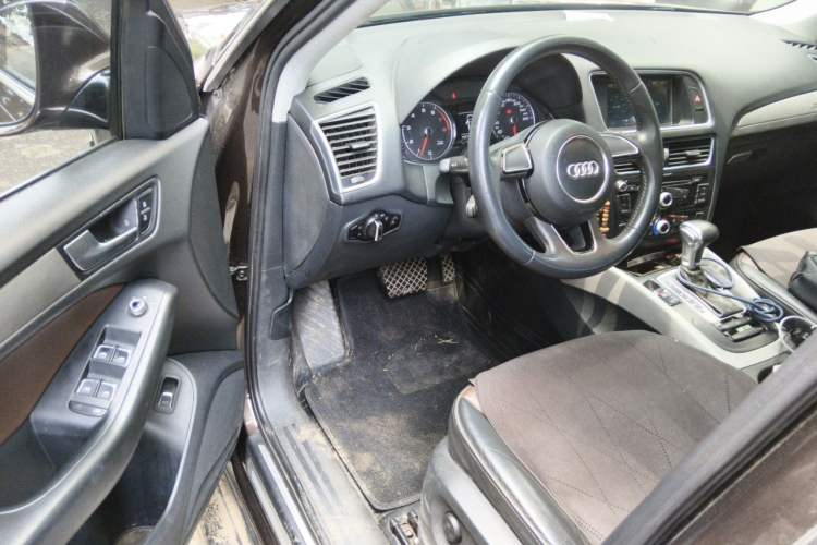 Used Audi Q5 2017 Plus 40 TFSI Ambition Model Driver Seat