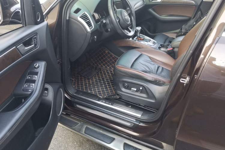 Used Audi Q5 2017 Plus 40 TFSI Comfort Model Driver Seat