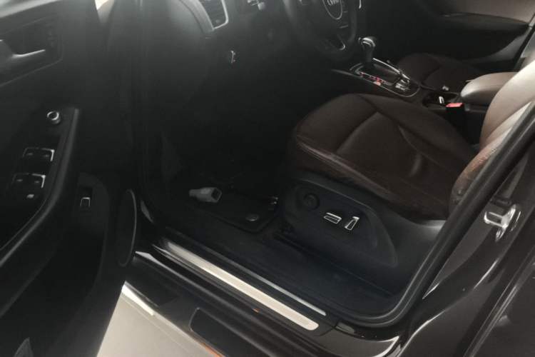 Used Audi Q5 2017 40 TFSI Comfort Model Driver Seat