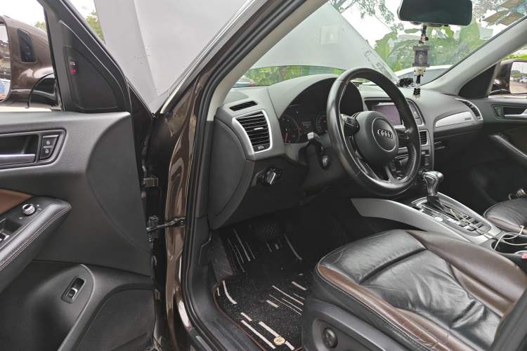 Used Audi Q5 2017 Plus 40 TFSI Technology Model Driver Seat