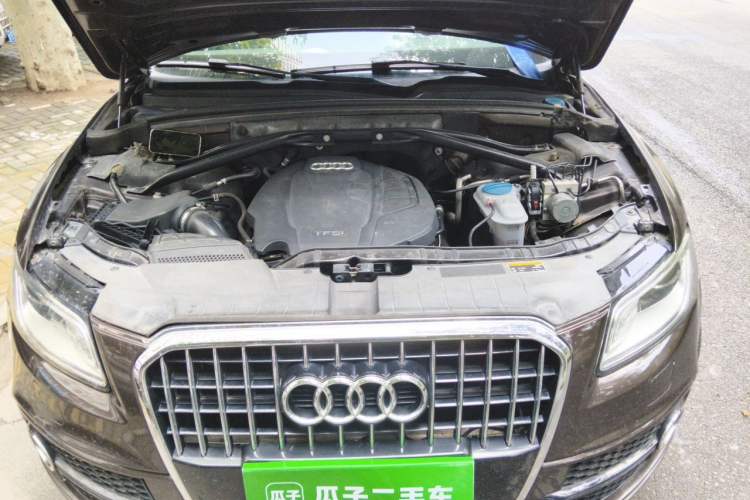 Used Audi Q5 2017 Plus 40 TFSI Ambition Model Engine Bay