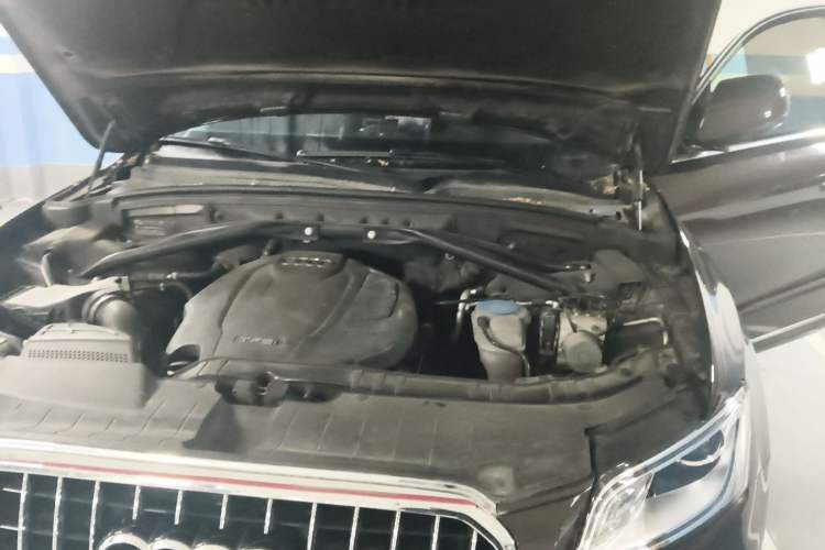 Used Audi Q5 2017 40 TFSI Technology Edition Engine Bay Left