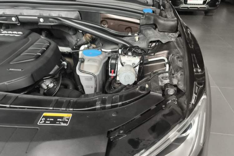 Used Audi Q5 2017 40 TFSI Comfort Model Engine Bay Left