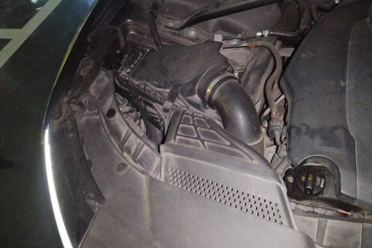 Used Audi Q5 2017 40 TFSI Comfort Model Engine Bay Right