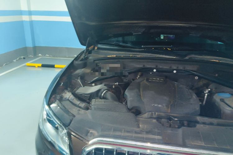 Used Audi Q5 2017 40 TFSI Technology Edition Engine Bay Right