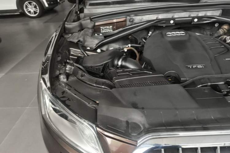 Used Audi Q5 2017 40 TFSI Comfort Model Engine Bay Right