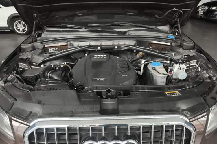 Used Audi Q5 2017 40 TFSI Comfort Model Engine Bay