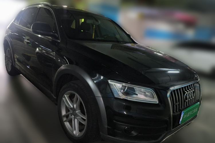 Used Audi Q5 2017 Plus 40 TFSI Technology Model Front Right 45 Deg