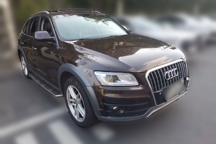 Used Audi Q5 2017 Plus 40 TFSI Comfort Model Front Right 45 Deg