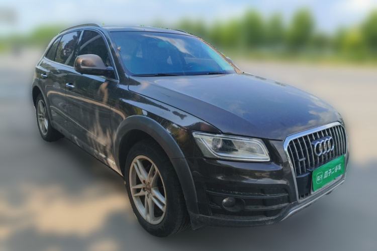 Used Audi Q5 2017 Plus 40 TFSI Technology Model Front Right 45 Deg
