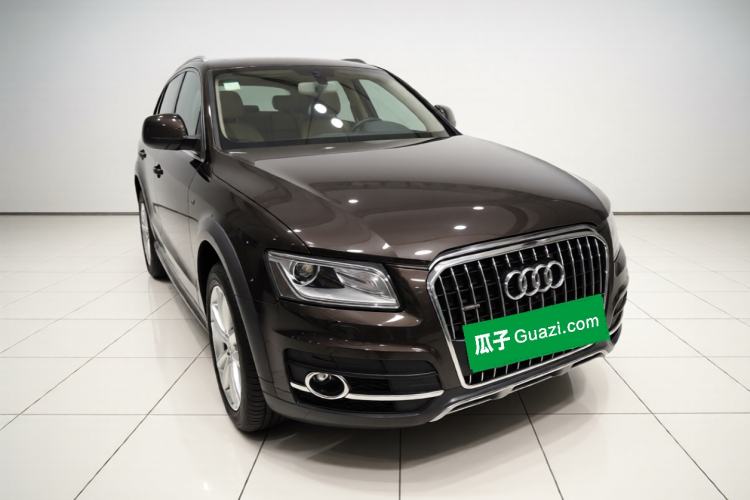 Used Audi Q5 2017 Plus 40 TFSI Technology Model Front Right 45 Deg