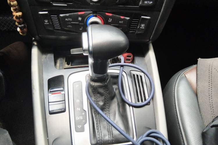 Used Audi Q5 2017 Plus 40 TFSI Ambition Model Gear Lever