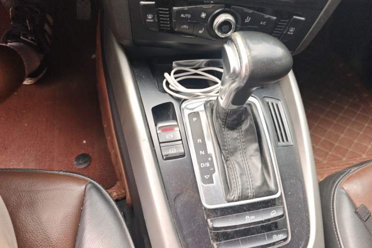 Used Audi Q5 2017 40 TFSI Ambition Edition Gear Lever