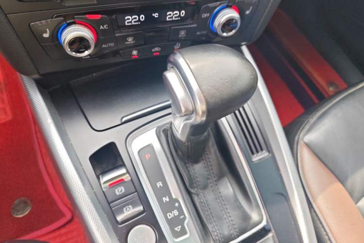 Used Audi Q5 2017 40 TFSI Technology Edition Gear Lever