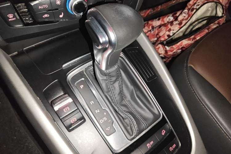 Used Audi Q5 2017 40 TFSI Ambition Edition Gear Lever