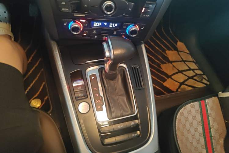 Used Audi Q5 2017 Plus 40 TFSI Technology Model Gear Lever