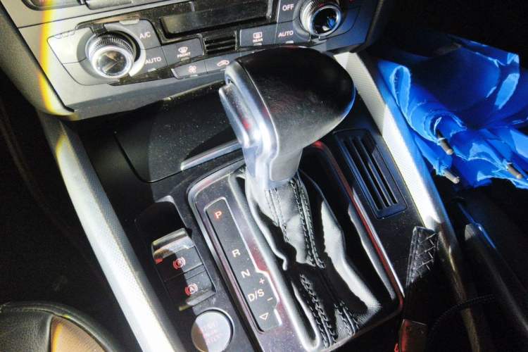 Used Audi Q5 2017 40 TFSI Ambition Edition Gear Lever