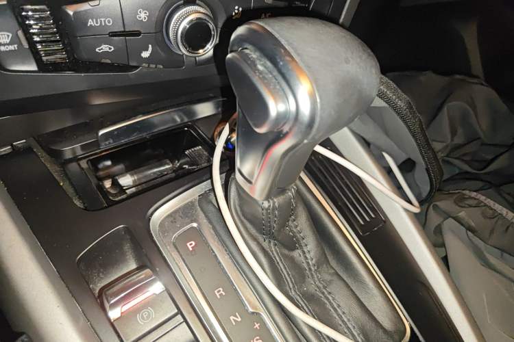Used Audi Q5 2017 40 TFSI Ambition Edition Gear Lever