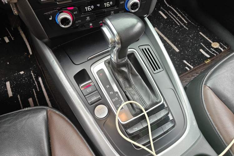 Used Audi Q5 2017 Plus 40 TFSI Technology Model Gear Lever