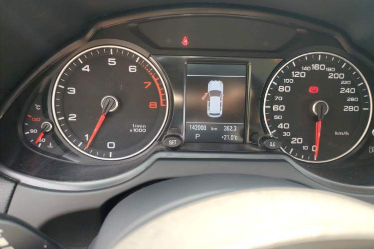 Used Audi Q5 2017 40 TFSI Technology Edition Odometer Close Up
