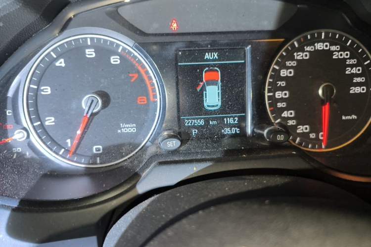 Used Audi Q5 2017 Plus 40 TFSI Technology Model Odometer Close Up