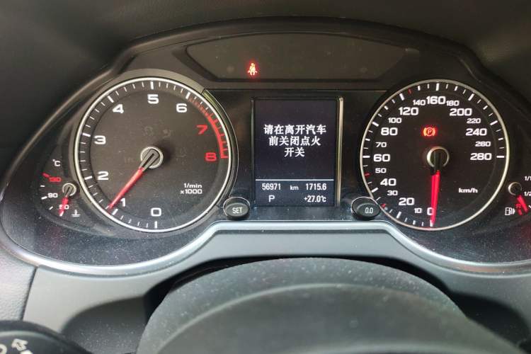 Used Audi Q5 2017 Plus 40 TFSI Technology Model Odometer Close Up