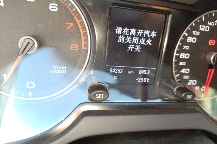 Used Audi Q5 2017 40 TFSI Technology Edition Odometer Close Up