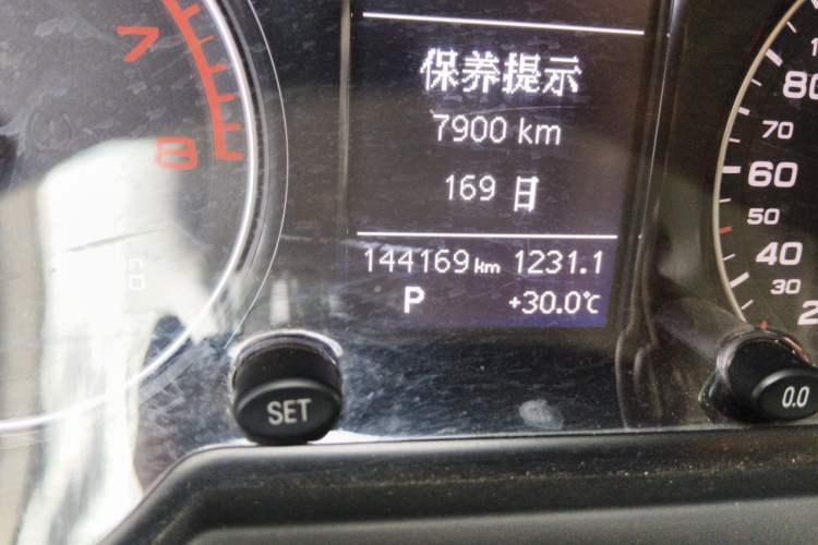 Used Audi Q5 2017 Plus 40 TFSI Ambition Model Odometer Close Up