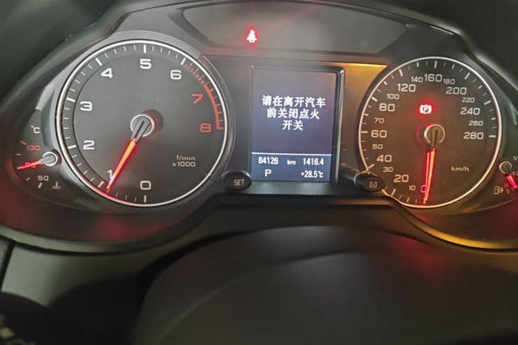 Used Audi Q5 2017 Plus 40 TFSI Technology Model Odometer Close Up