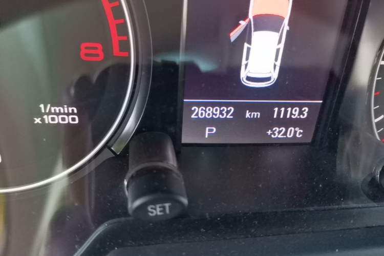 Used Audi Q5 2017 Plus 40 TFSI Comfort Model Odometer Close Up