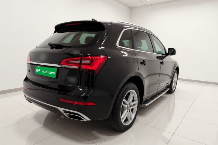 Used Audi Q5 2017 40 TFSI Comfort Model Rear Right 45 Deg