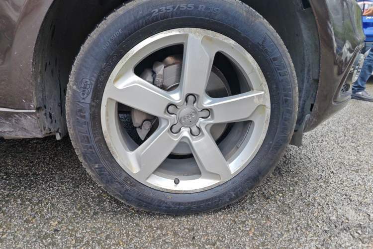 Used Audi Q5 2017 40 TFSI Ambition Edition Right Front Wheel Hub