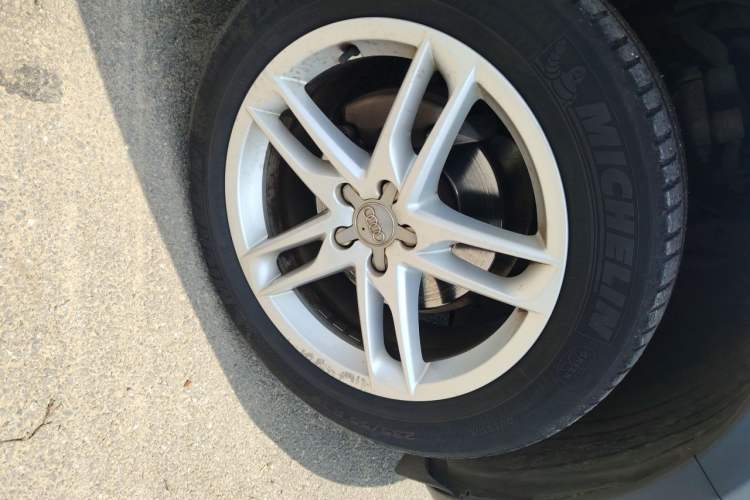 Used Audi Q5 2017 40 TFSI Technology Edition Right Front Wheel Hub