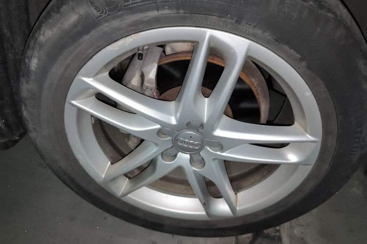 Used Audi Q5 2017 Plus 40 TFSI Technology Model Right Front Wheel Hub