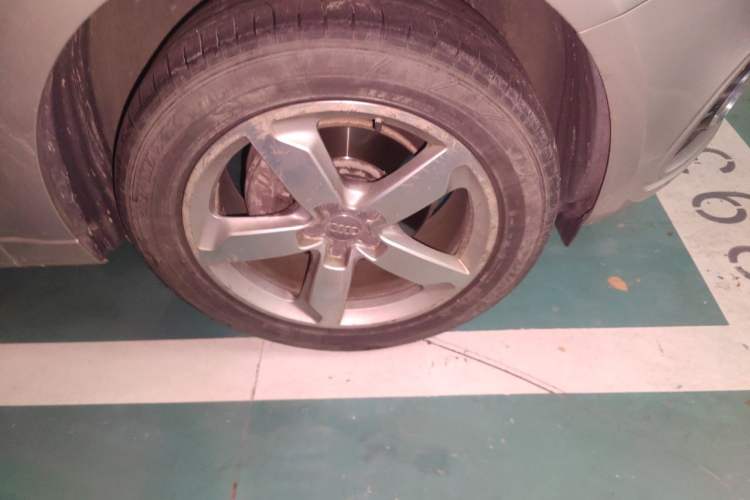 Used Audi Q5 2017 40 TFSI Ambition Edition Right Front Wheel Hub