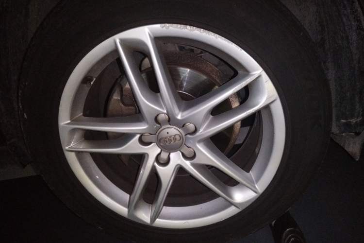 Used Audi Q5 2017 40 TFSI Comfort Model Right Front Wheel Hub