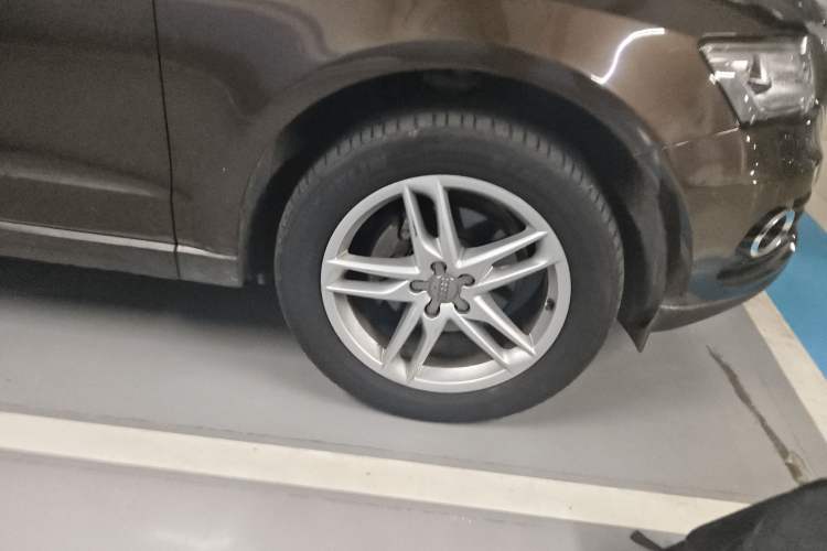 Used Audi Q5 2017 40 TFSI Technology Edition Right Front Wheel Hub