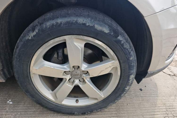 Used Audi Q5 2017 40 TFSI Ambition Edition Right Front Wheel Hub
