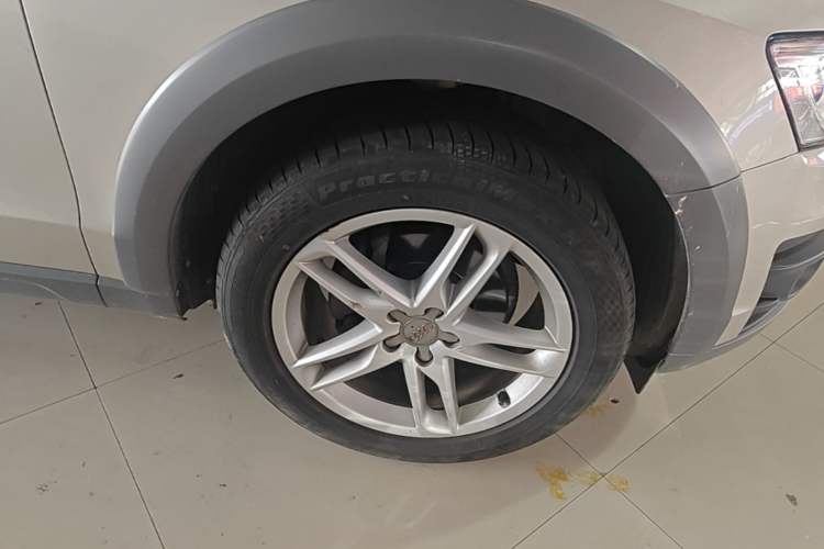 Used Audi Q5 2017 Plus 40 TFSI Technology Model Right Front Wheel Hub