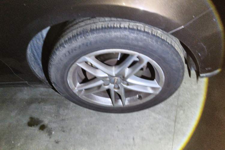 Used Audi Q5 2017 40 TFSI Ambition Edition Right Front Wheel Hub