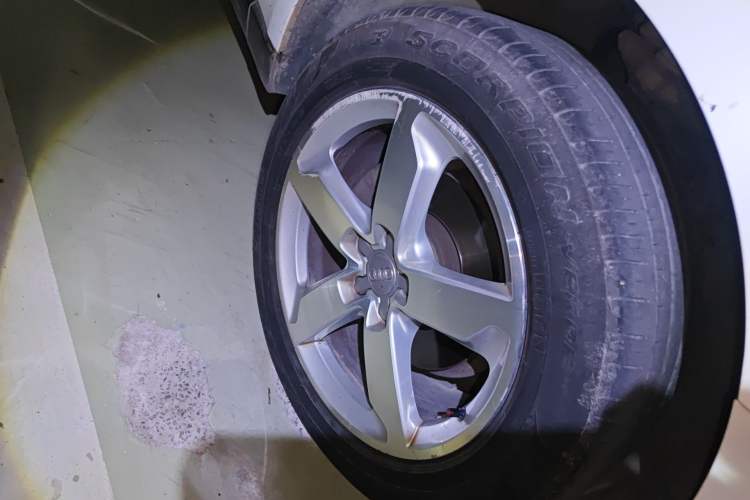 Used Audi Q5 2017 40 TFSI Ambition Edition Right Front Wheel Hub