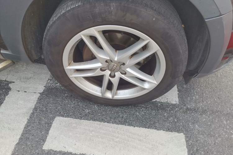 Used Audi Q5 2017 Plus 40 TFSI Comfort Model Right Front Wheel Hub