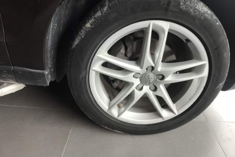 Used Audi Q5 2017 40 TFSI Comfort Model Right Front Wheel Hub